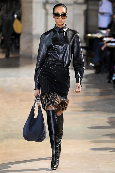 Look 18